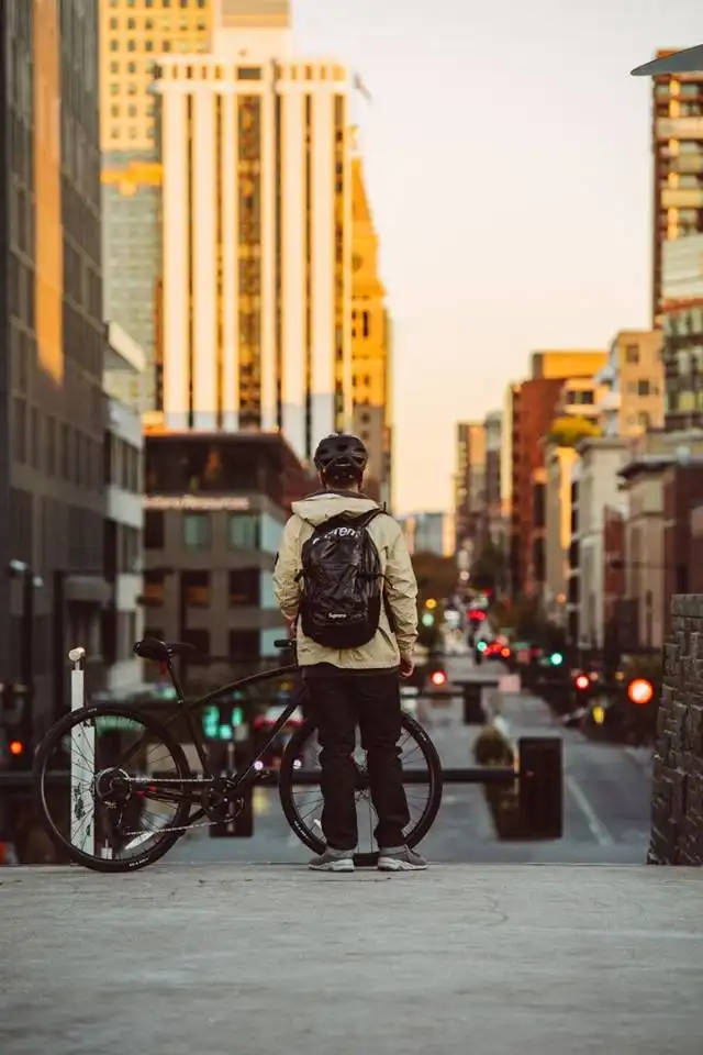 La Bicicleta en la Ciudad: Una Solución Sostenible para la Movilidad Urbana